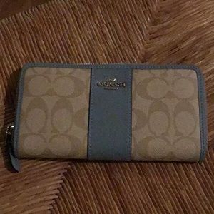 New Coach bill fold wallet